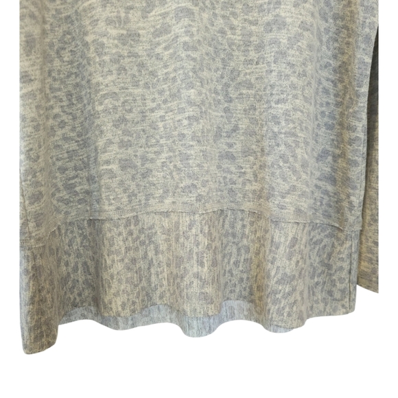 GRACE & LACE Large Animal Leopard Print Lightweight VNeck Sweater Top Tan & Grey - Picture 7 of 11